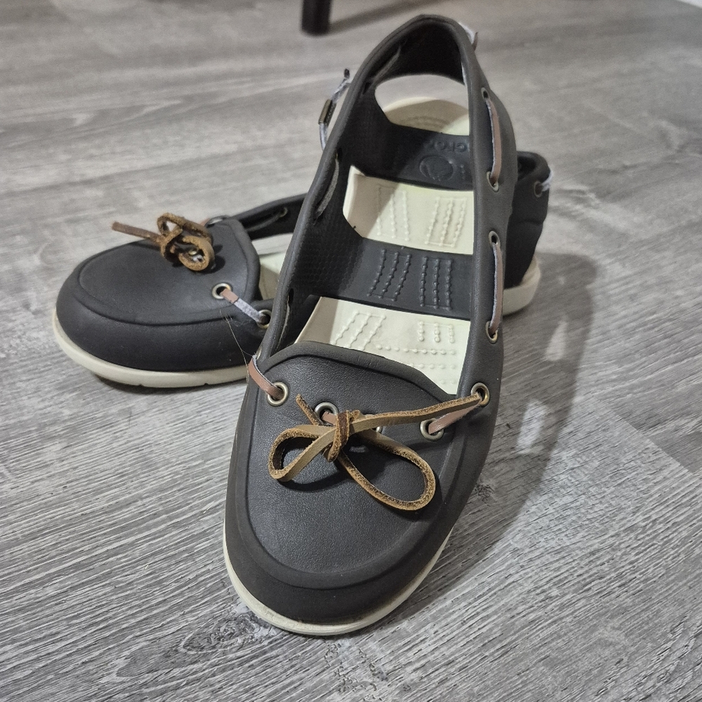 Crocs women's brown boat shoes sz 7 slip on